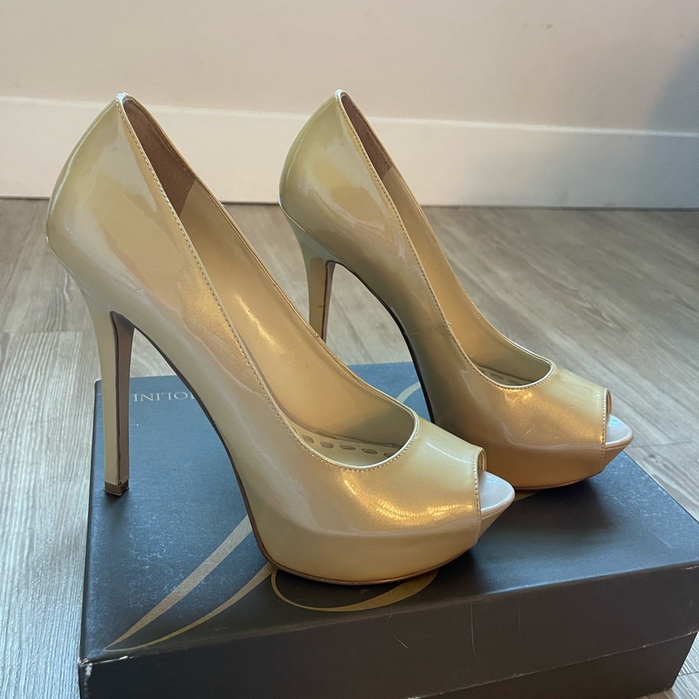 Platform nude heel. 8.5, true to size.